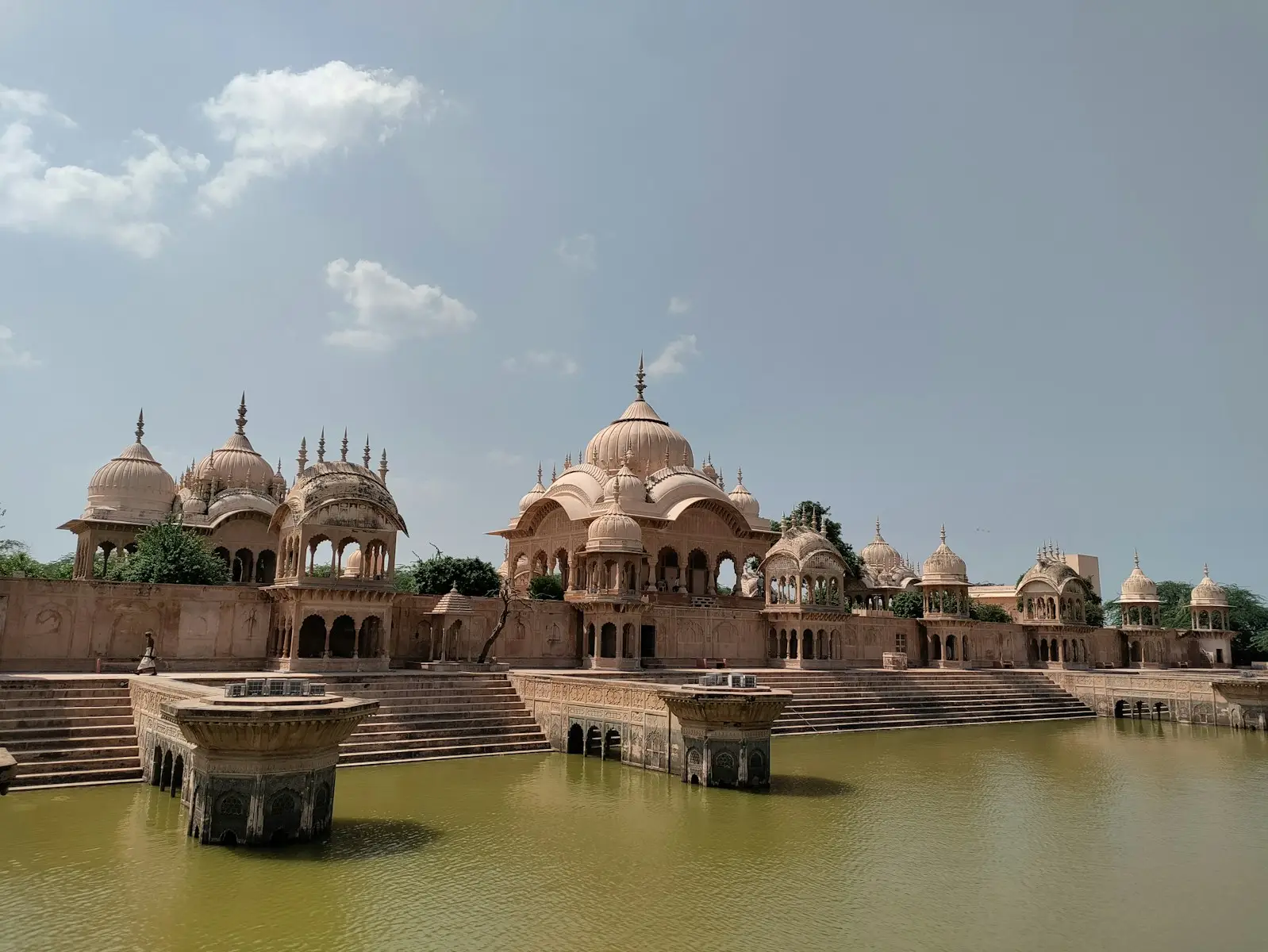 govardhan kund