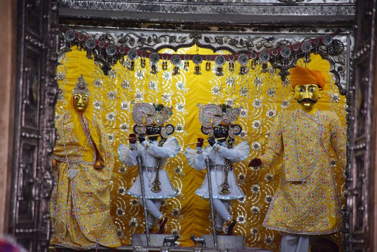 inside photos of nandaon temple