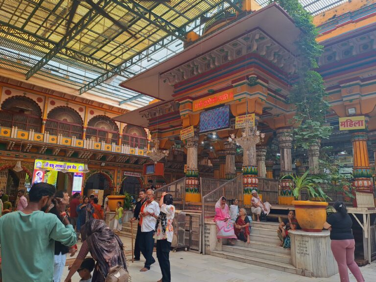 Dwarkadhish Temple inside view