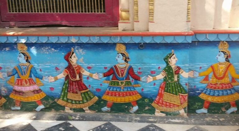 lord krishna holding hand of gopis