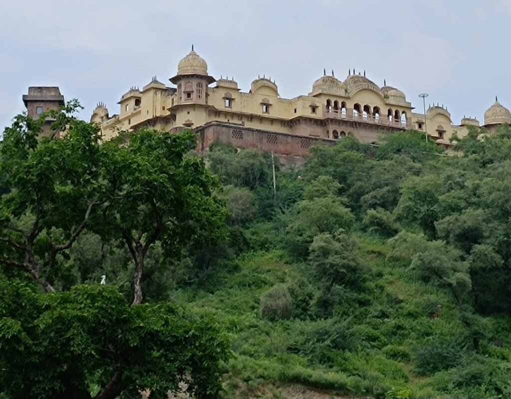 maan mandir