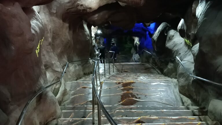 inside of cave in maa vaishno devi temple vrindavan