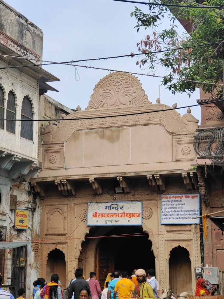 entry gate of radh vallabh temple