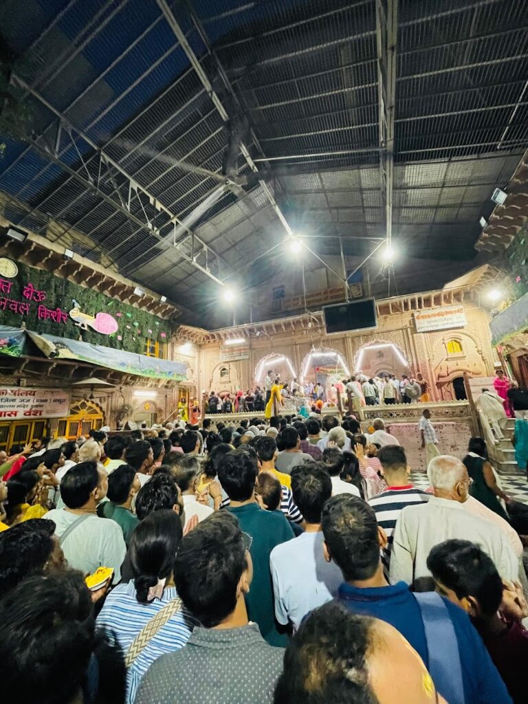 inside rada vallabh temple