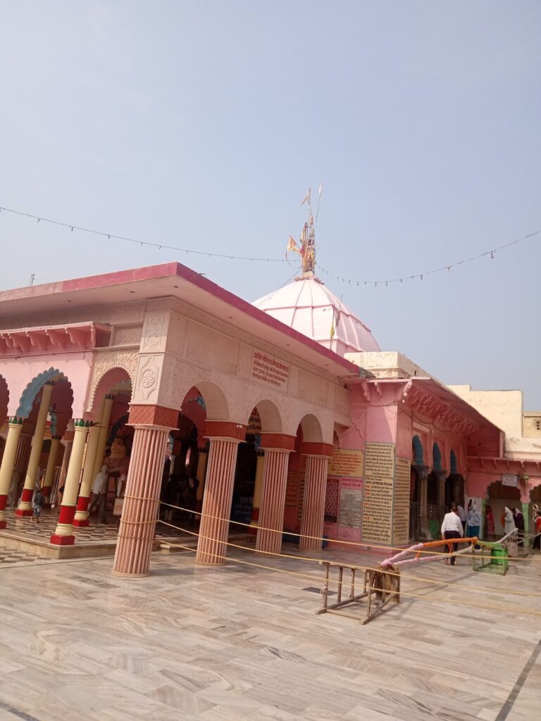 front view of dauji temple